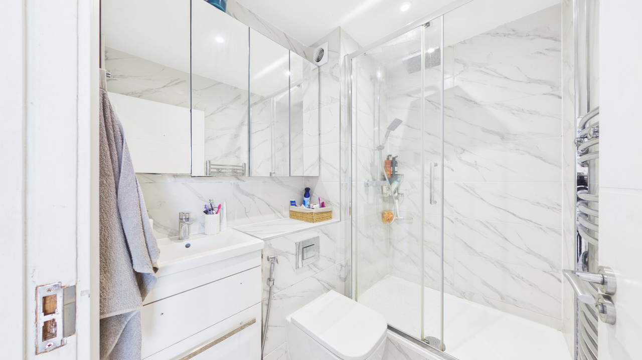 2 bed apartment for sale in Gordon Road, Ealing, London, W13  - Property Image 8