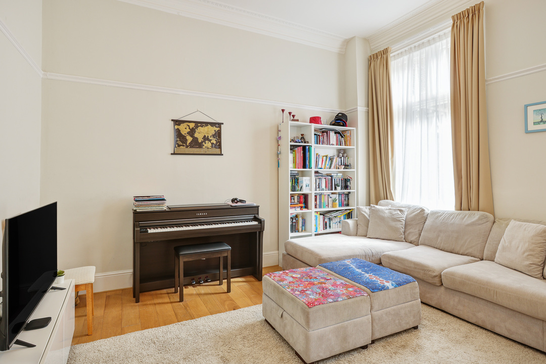 2 bed apartment to rent in North Common Road, Ealing, London, W5  - Property Image 2