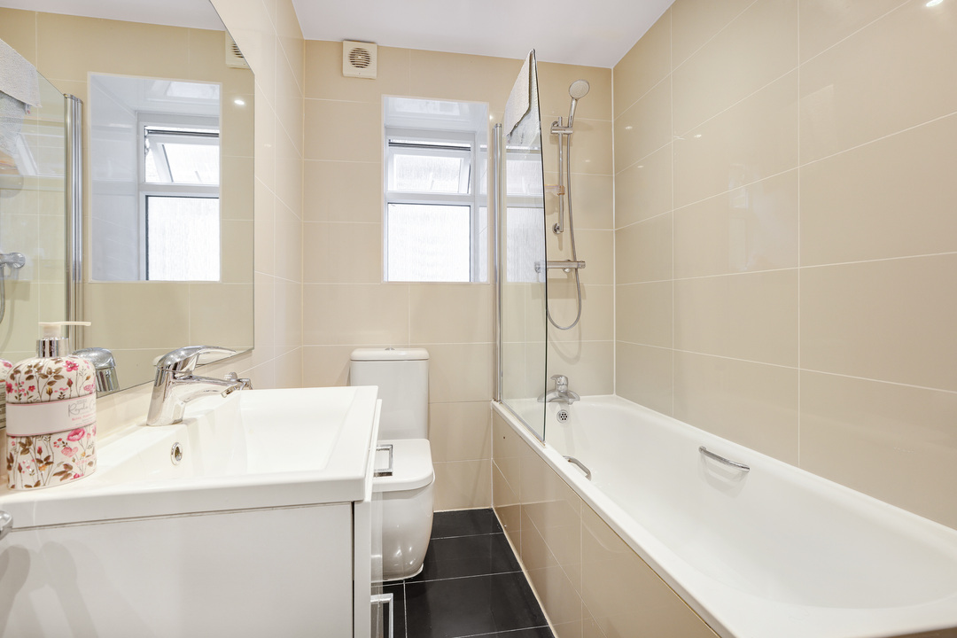 2 bed apartment to rent in North Common Road, Ealing, London, W5  - Property Image 5