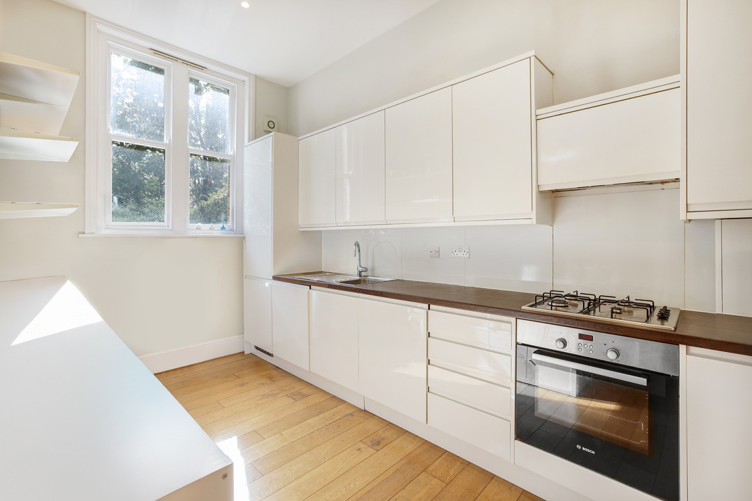 2 bed apartment to rent in North Common Road, Ealing, London, W5