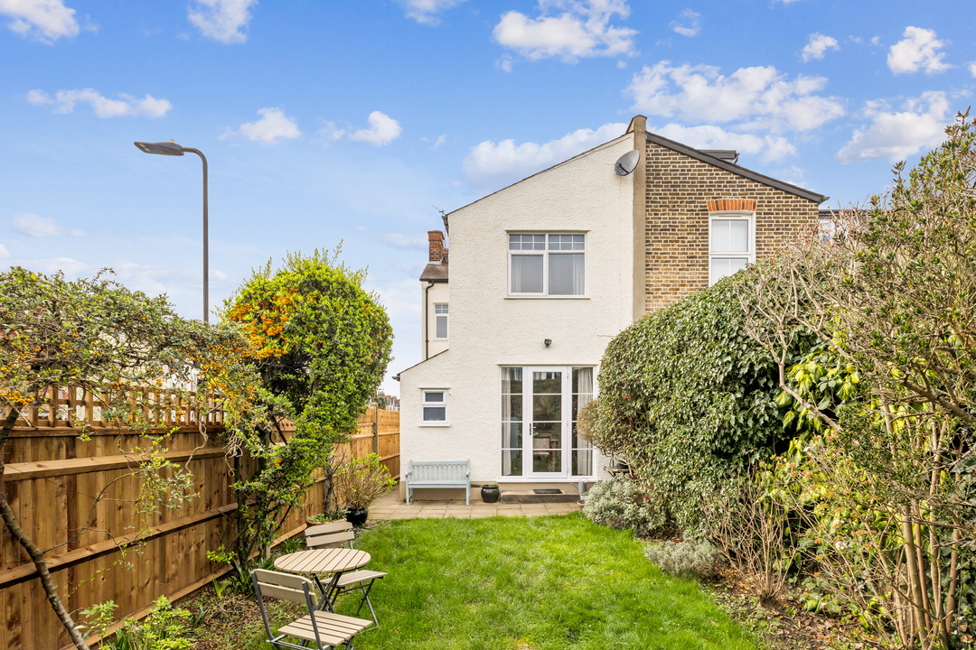4 bed semi-detached house for sale in Montague Road, Ealing, London, W13  - Property Image 10