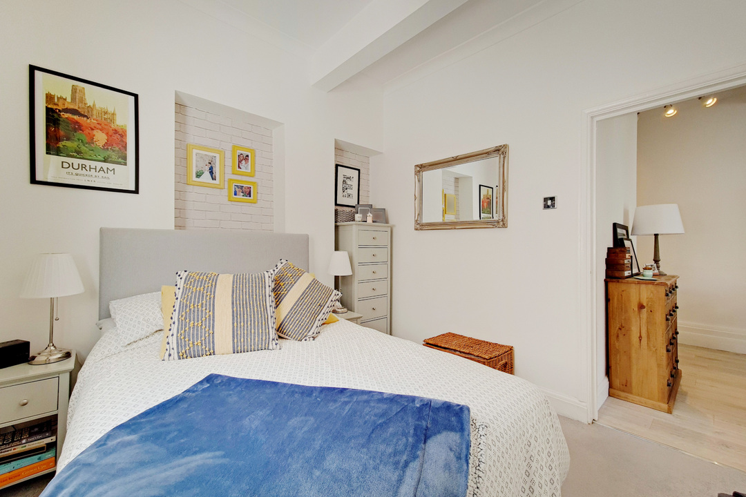2 bed apartment for sale in Kerrison Road, Ealing, London, W5  - Property Image 5