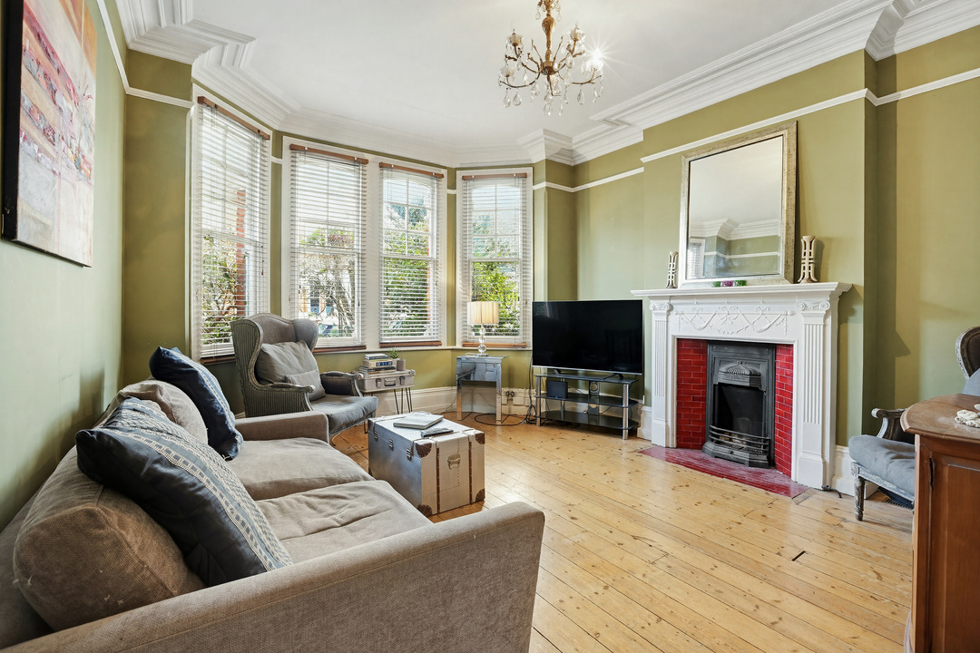 3 bed apartment to rent in Woodrange Avenue, Ealing, London, W5  - Property Image 2