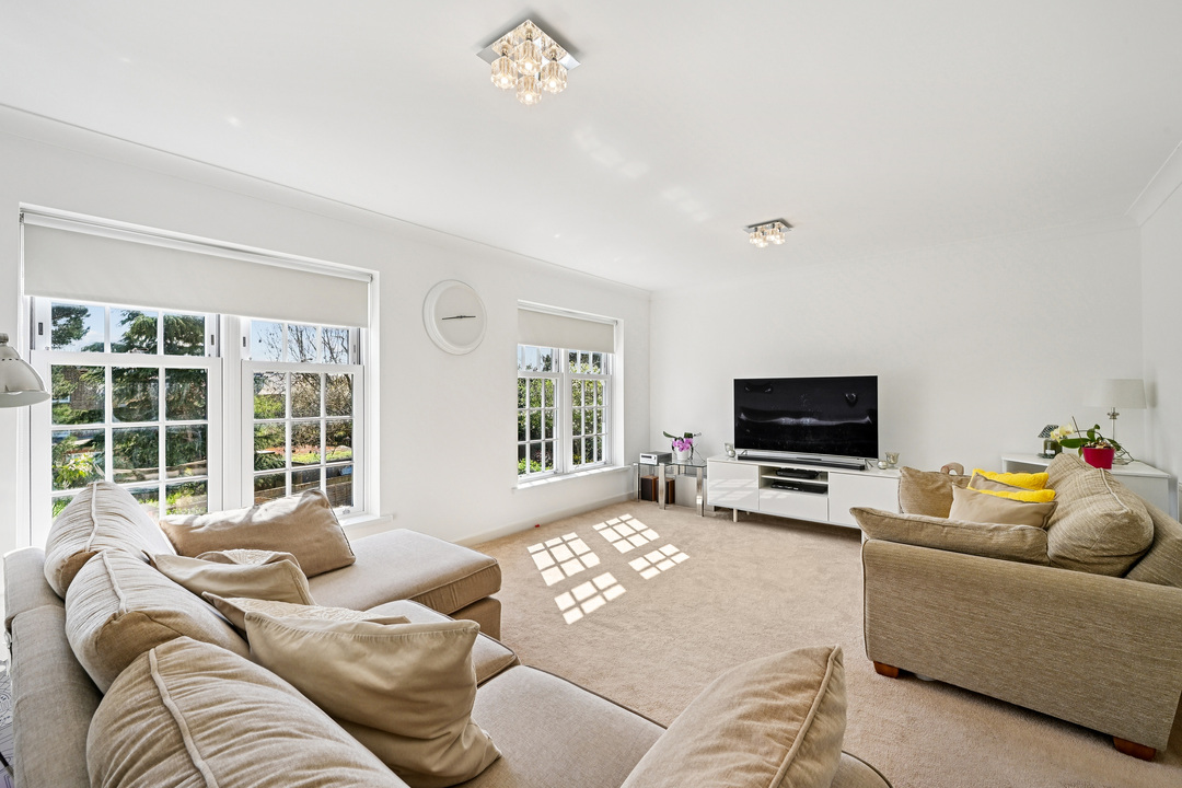 4 bed terraced house for sale in Regency Close, Ealing, London, W5  - Property Image 3
