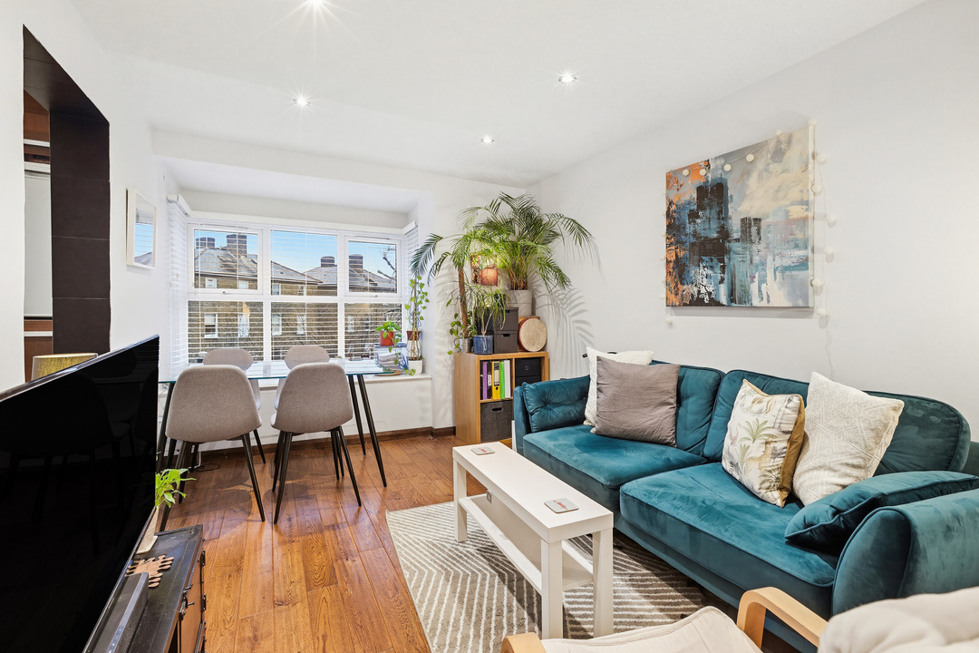 2 bed apartment to rent in Pursewardens Close, Ealing, London, W13 - Property Image 1