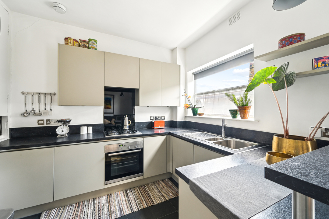 3 bed maisonette for sale in Carlyle Road, Ealing, London, W5  - Property Image 3