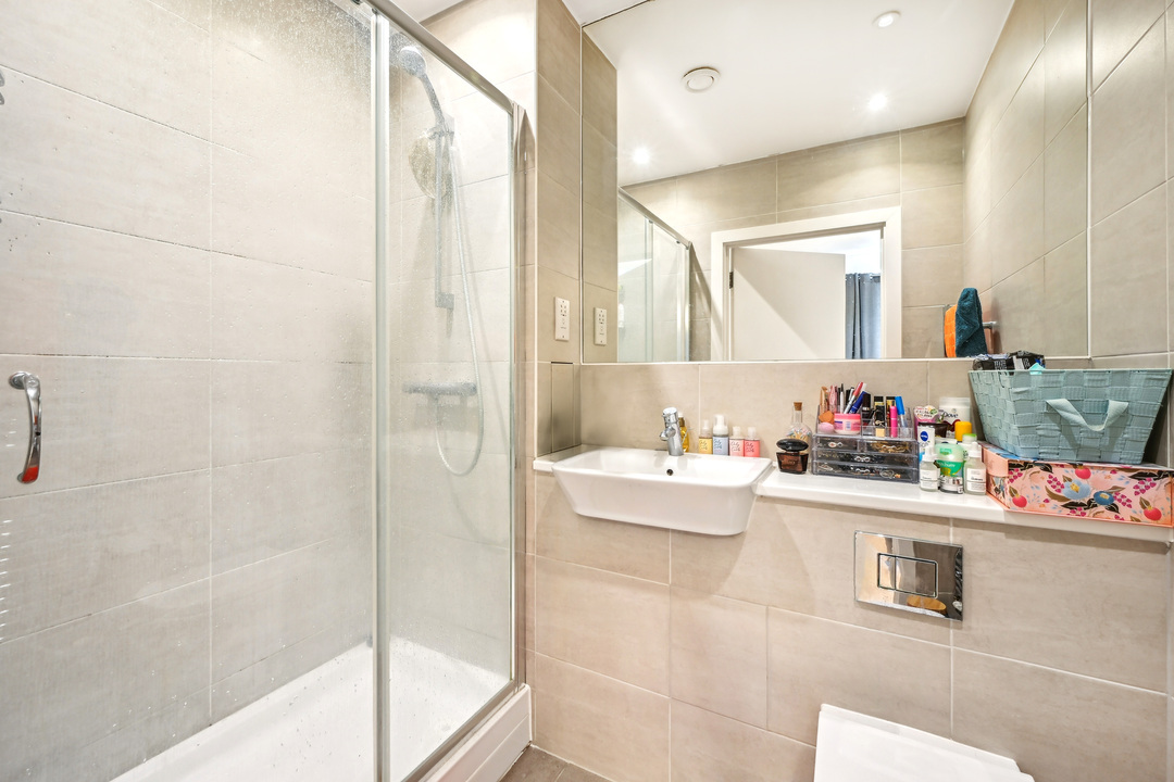 2 bed apartment to rent in Valley House, Manor Road, Ealing, London, W13  - Property Image 6