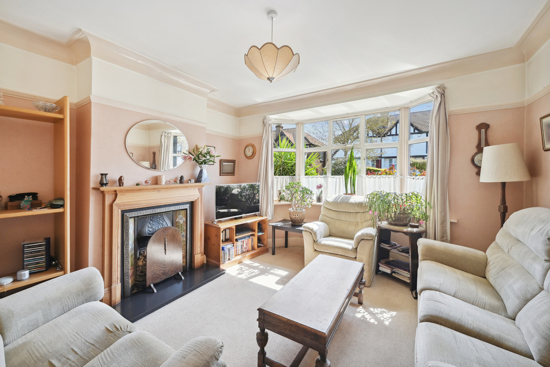 4 bed terraced house for sale in Elmbank Way, Hanwell, London, W7  - Property Image 3