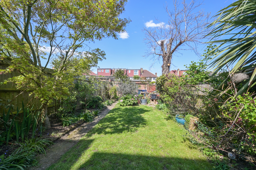 4 bed terraced house for sale in Elmbank Way, Hanwell, London, W7  - Property Image 4