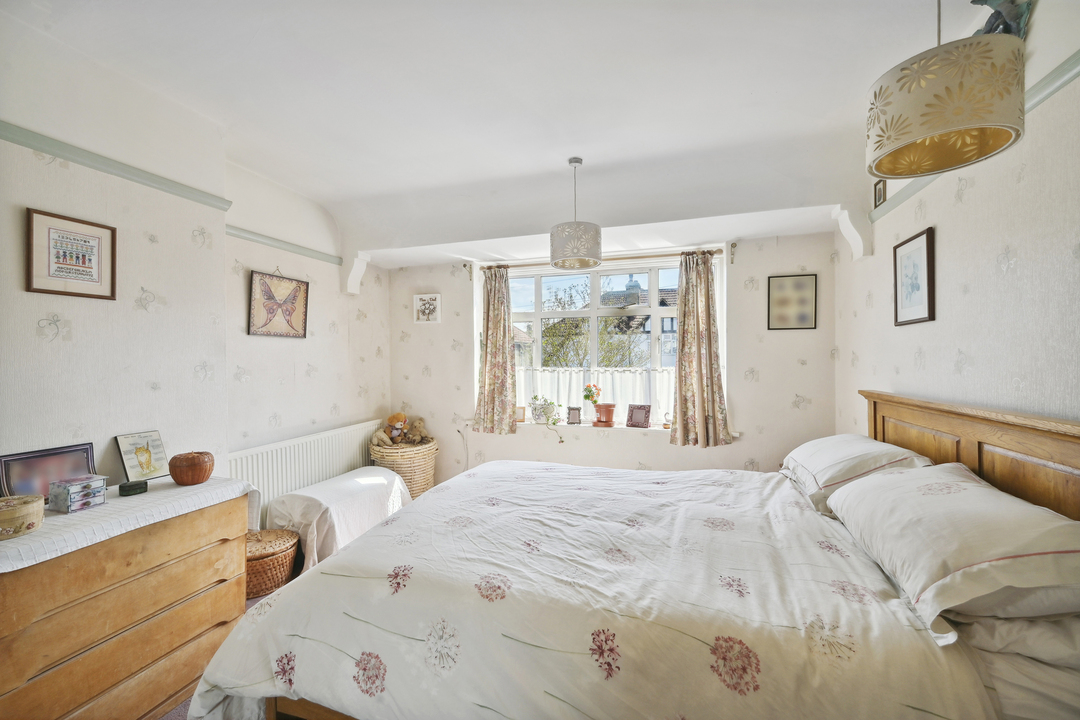 4 bed terraced house for sale in Elmbank Way, Hanwell, London, W7  - Property Image 5