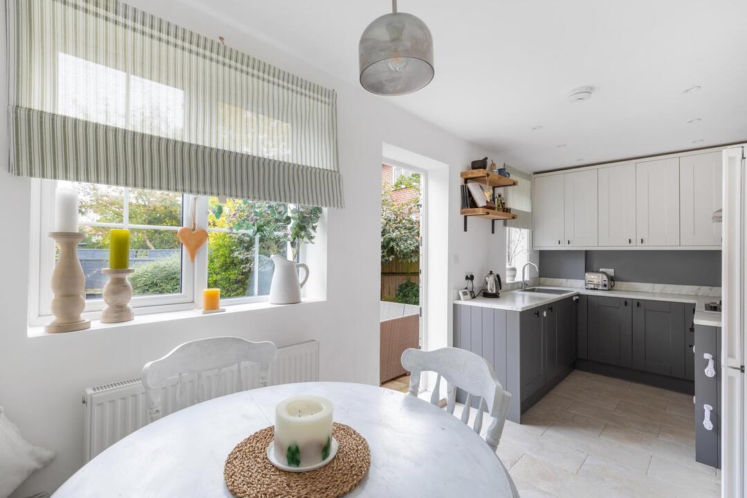 2 bed terraced house for sale in Cuckoo Avenue, Hanwell, London, W7  - Property Image 8