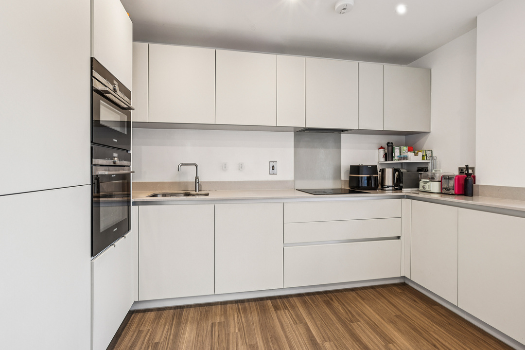 3 bed apartment for sale in Howell Court, Enfield Road, Acton, London, W3  - Property Image 4