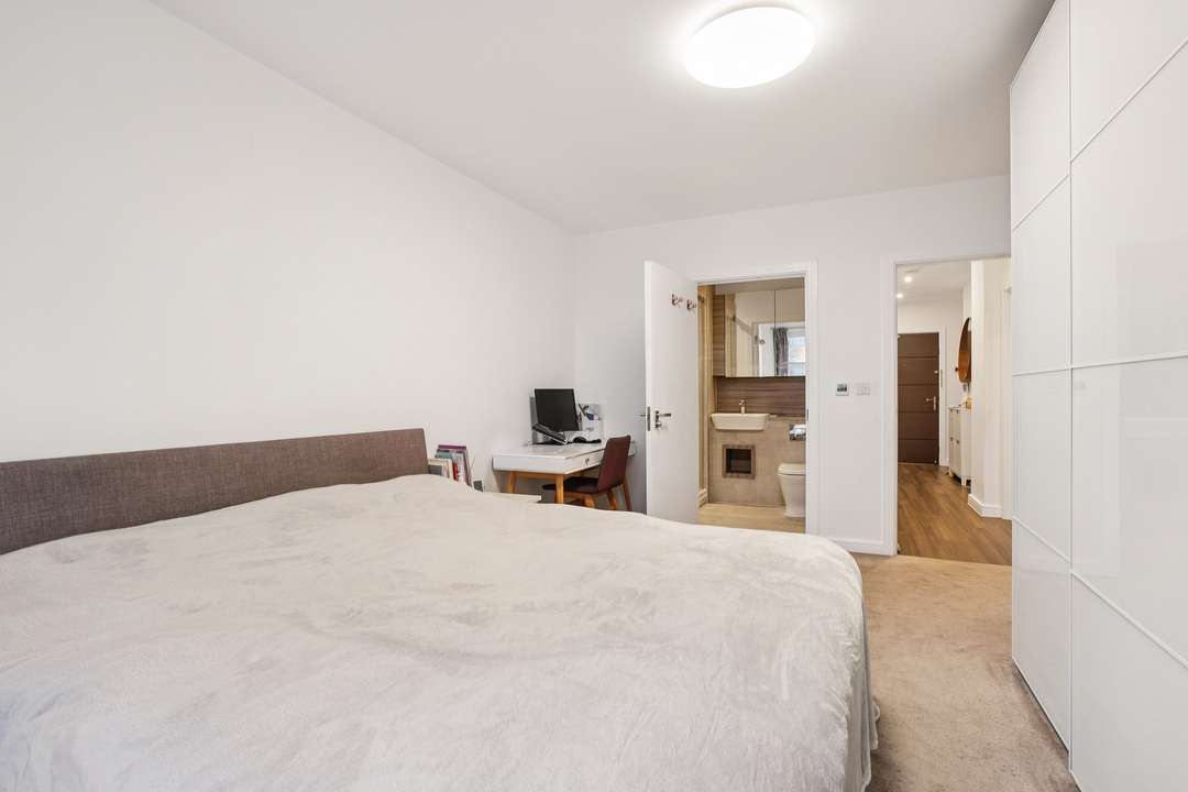 3 bed apartment for sale in Howell Court, Enfield Road, Acton, London, W3  - Property Image 6