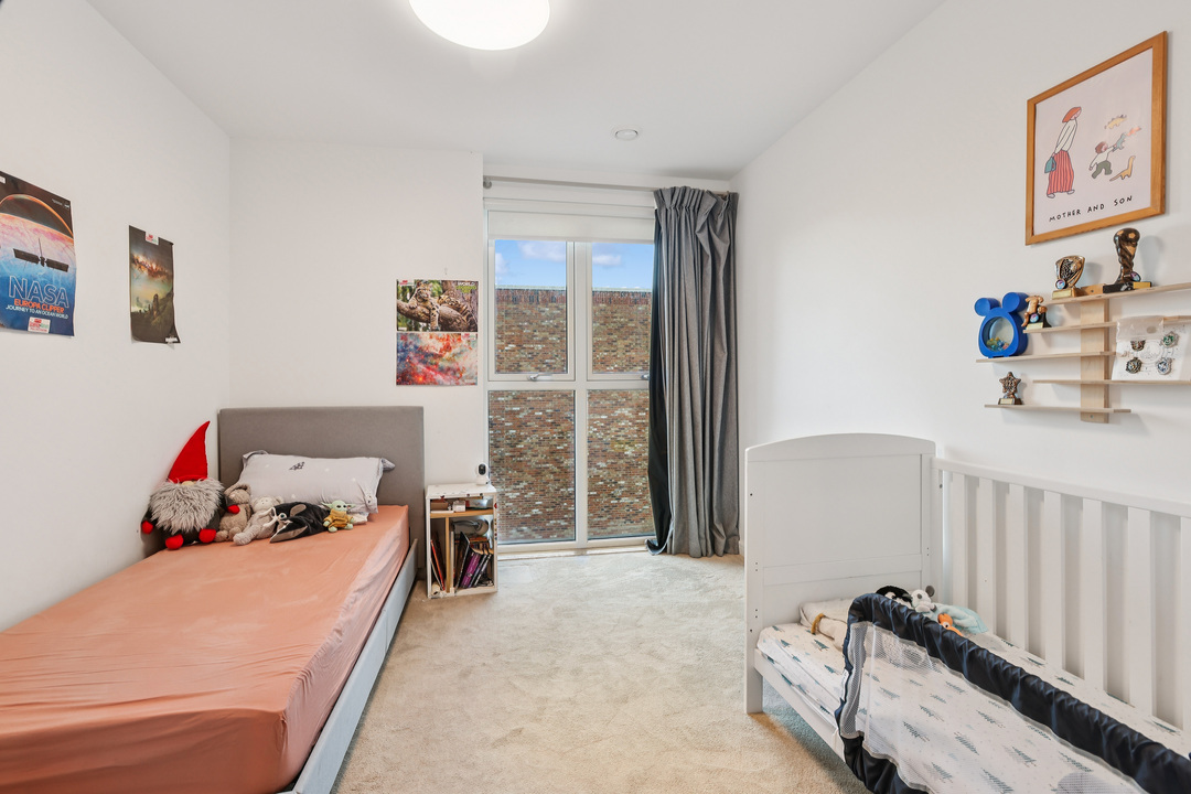 3 bed apartment for sale in Howell Court, Enfield Road, Acton, London, W3  - Property Image 9