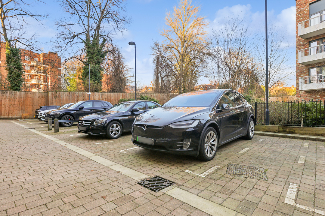 3 bed apartment for sale in Howell Court, Enfield Road, Acton, London, W3  - Property Image 15