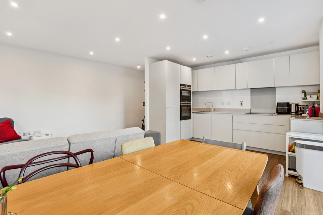 3 bed apartment for sale in Howell Court, Enfield Road, Acton, London, W3  - Property Image 5