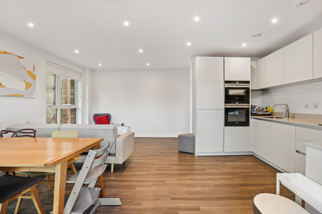 3 bed apartment for sale in Howell Court, Enfield Road, Acton, London, W3  - Property Image 12