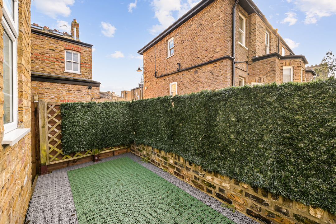 2 bed terraced house to rent in Wrotham Road, Ealing, London, W13  - Property Image 8