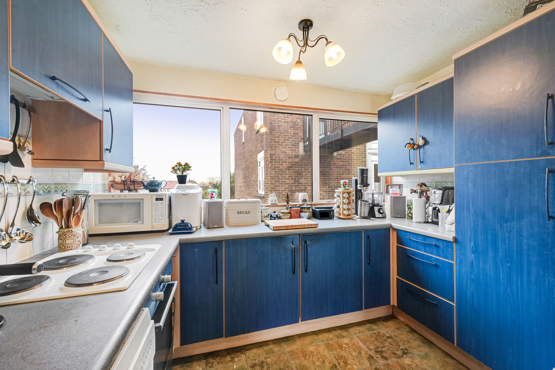 2 bed maisonette for sale in Fairlea Place, Ealing, London, W5  - Property Image 2