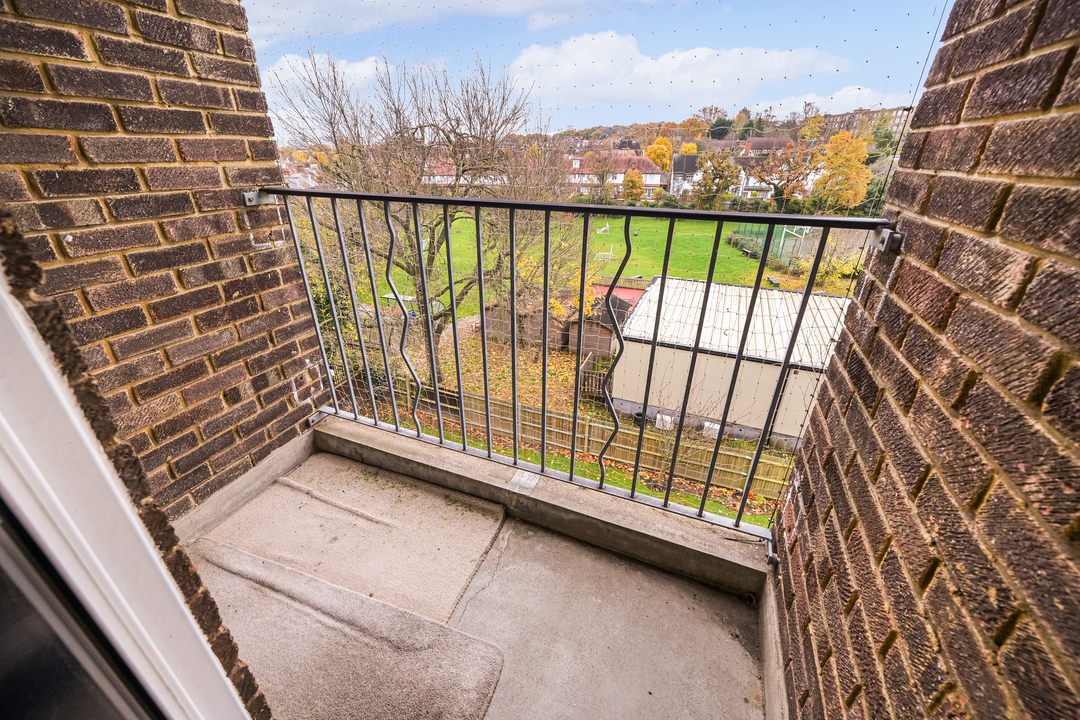 2 bed maisonette for sale in Fairlea Place, Ealing, London, W5  - Property Image 11