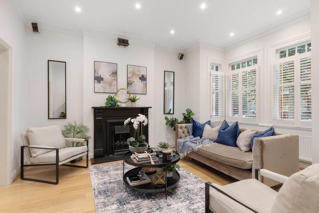 5 bed semi-detached house for sale in Lyncroft Gardens, Ealing, London, W13  - Property Image 2