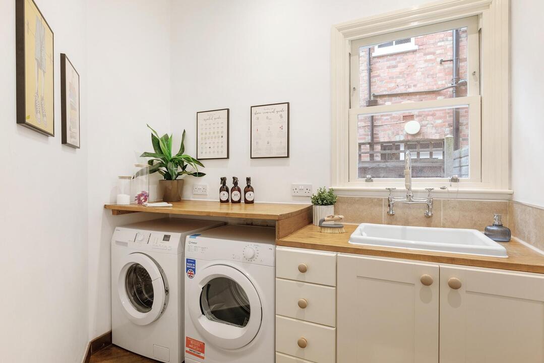 5 bed semi-detached house for sale in Lyncroft Gardens, Ealing, London, W13  - Property Image 10