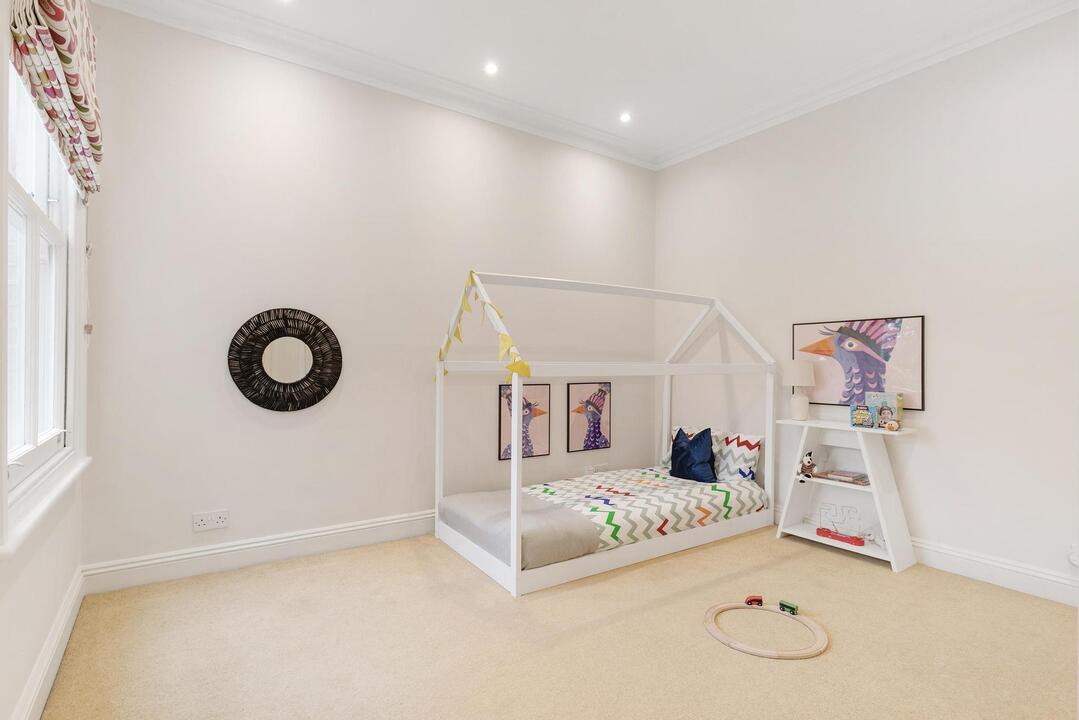 5 bed semi-detached house for sale in Lyncroft Gardens, Ealing, London, W13  - Property Image 19