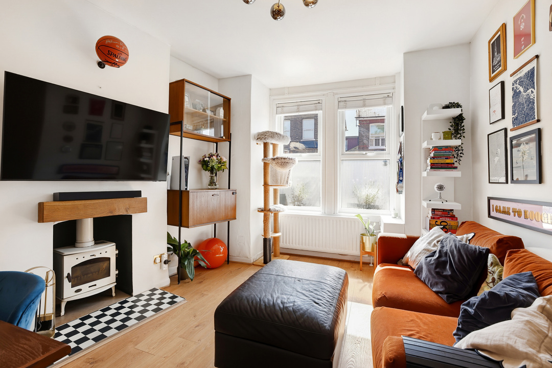 2 bed apartment for sale in Green Lane, Hanwell, London, W7 - Property Image 1