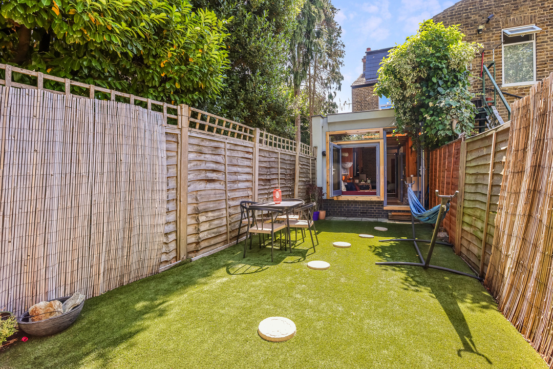 2 bed apartment for sale in Green Lane, Hanwell, London, W7  - Property Image 5
