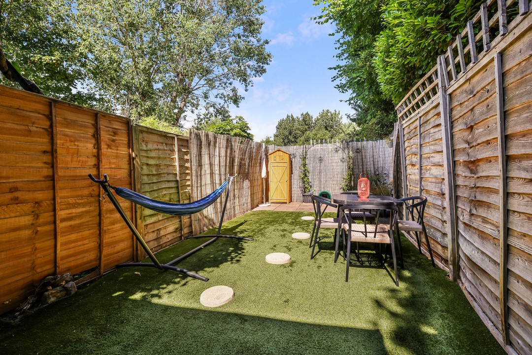 2 bed apartment for sale in Green Lane, Hanwell, London, W7  - Property Image 4