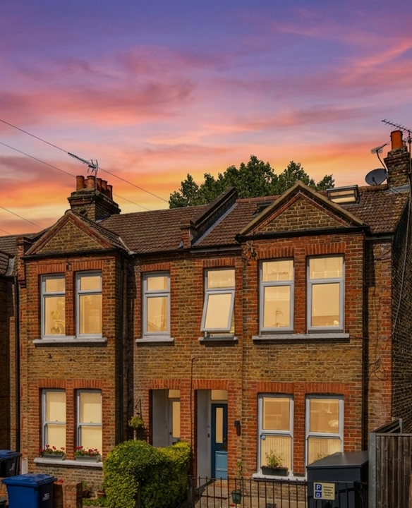 2 bed apartment for sale in Green Lane, Hanwell, London, W7  - Property Image 2