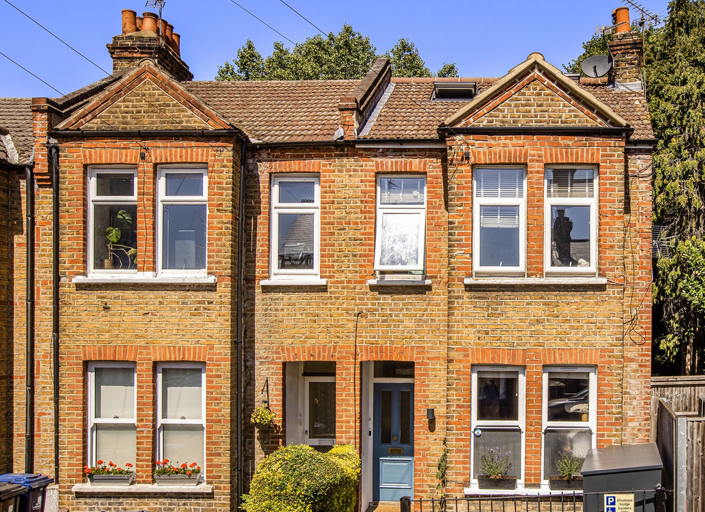 2 bed apartment for sale in Green Lane, Hanwell, London, W7