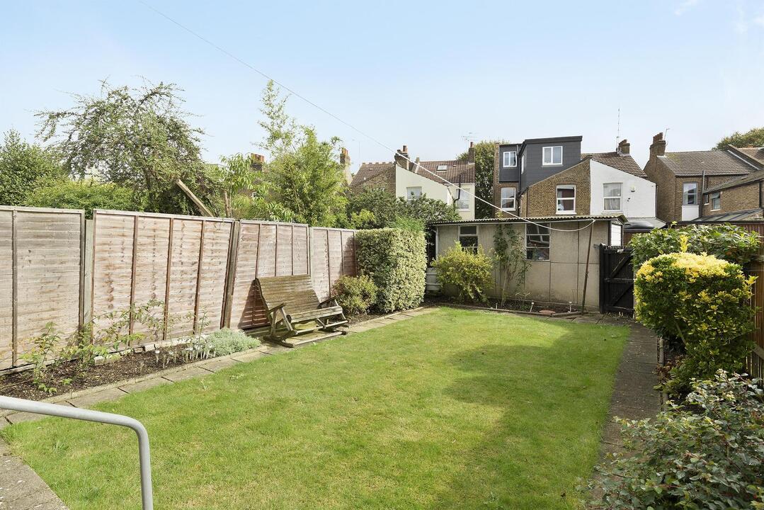 3 bed end of terrace house for sale in Croft Gardens, Hanwell, Ealing, London, W7  - Property Image 15