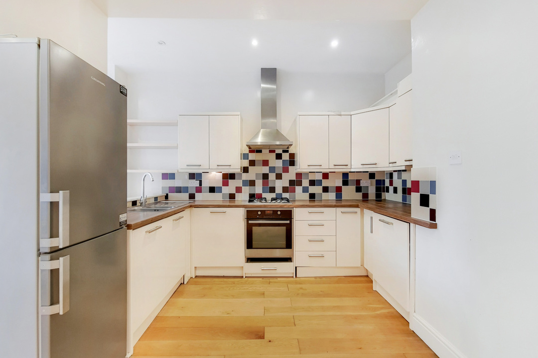2 bed apartment to rent in Lynton Avenue, Ealing, London, W13  - Property Image 3