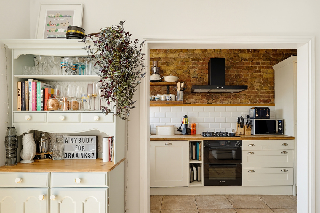 2 bed apartment for sale in Warwick Road, Ealing, London, W5  - Property Image 2