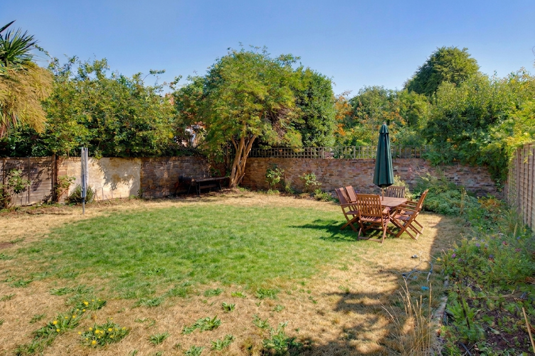 2 bed apartment for sale in Warwick Road, Ealing, London, W5  - Property Image 5