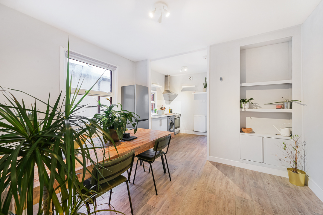 2 bed apartment to rent in Chandos Avenue, Ealing, London, W5 - Property Image 1