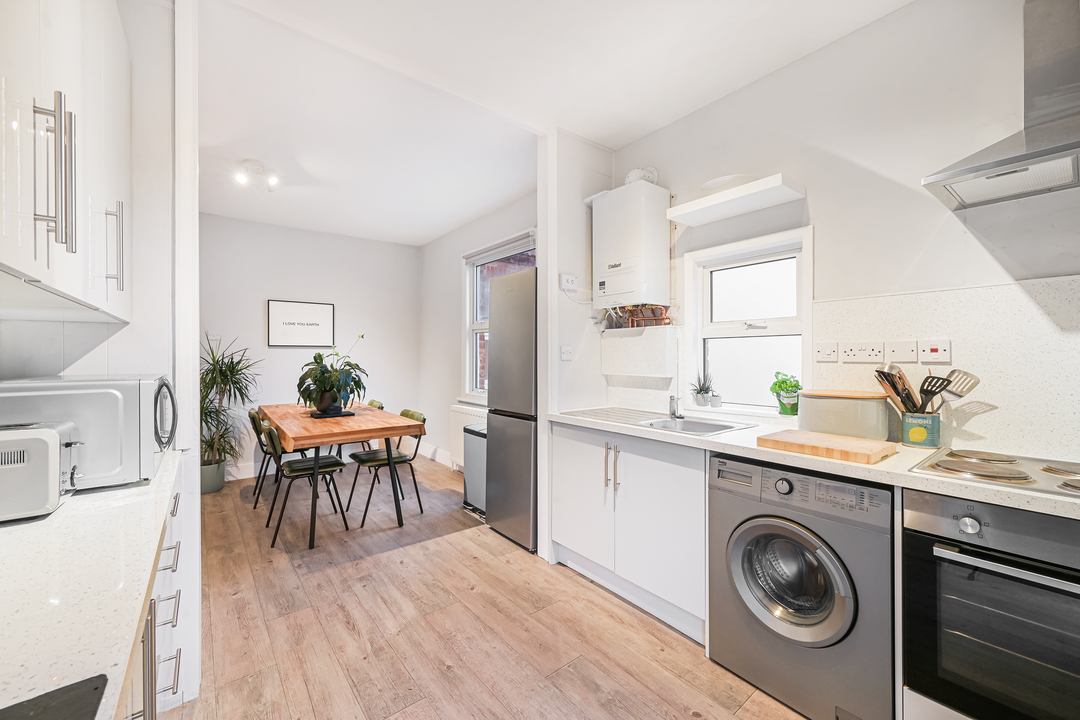 2 bed apartment to rent in Chandos Avenue, Ealing, London, W5  - Property Image 5