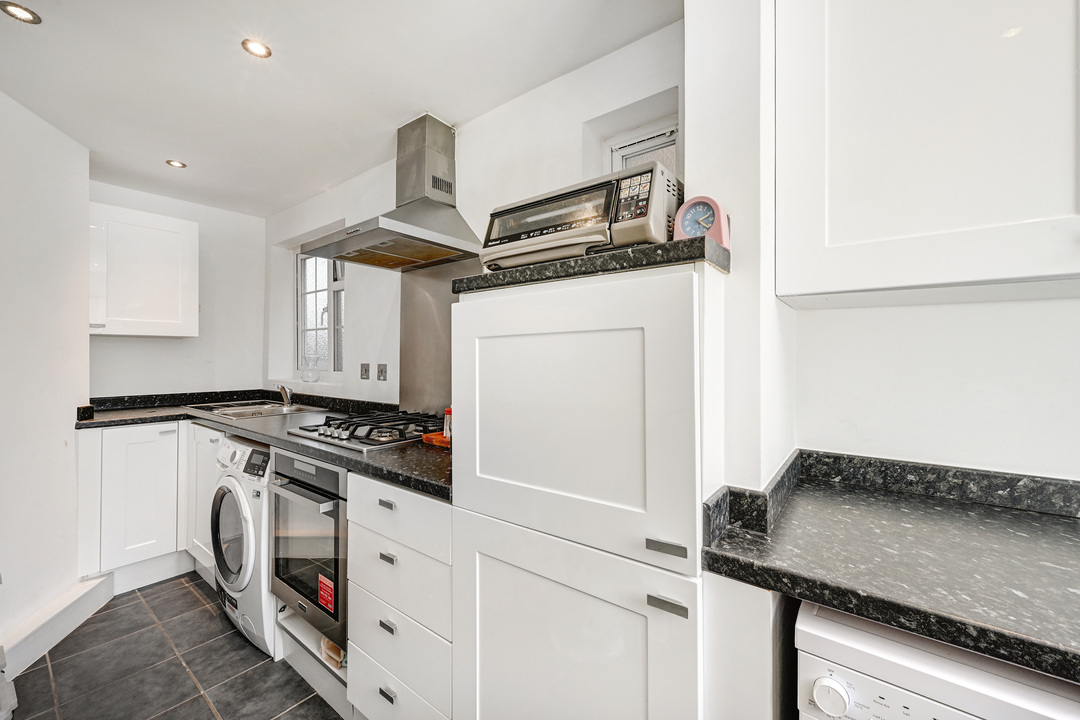 1 bed apartment for sale in Windmill Court, Ealing, London, W5  - Property Image 2