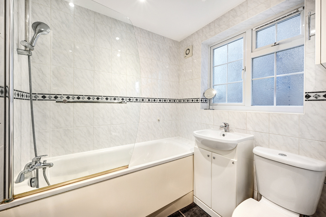 1 bed apartment for sale in Windmill Court, Ealing, London, W5  - Property Image 10