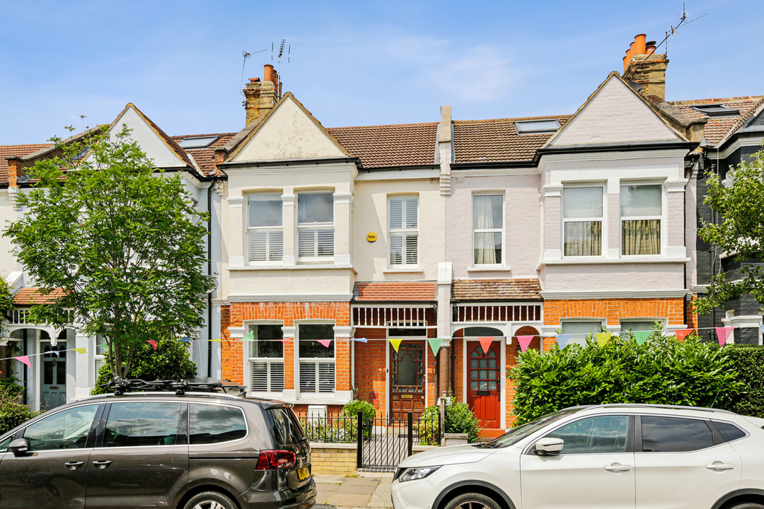 3 bed house to rent in Drayton Gardens, Ealing, London, W13