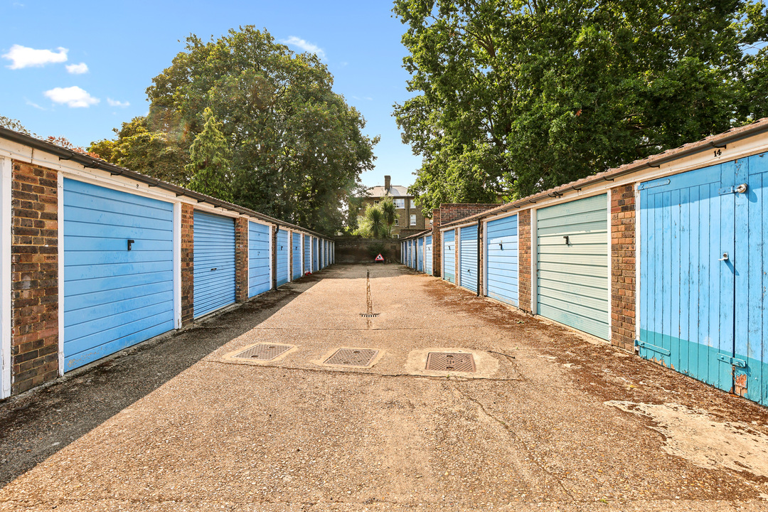 2 bed apartment to rent in Sutton Court, Grange Road, Ealing, London, W5  - Property Image 9