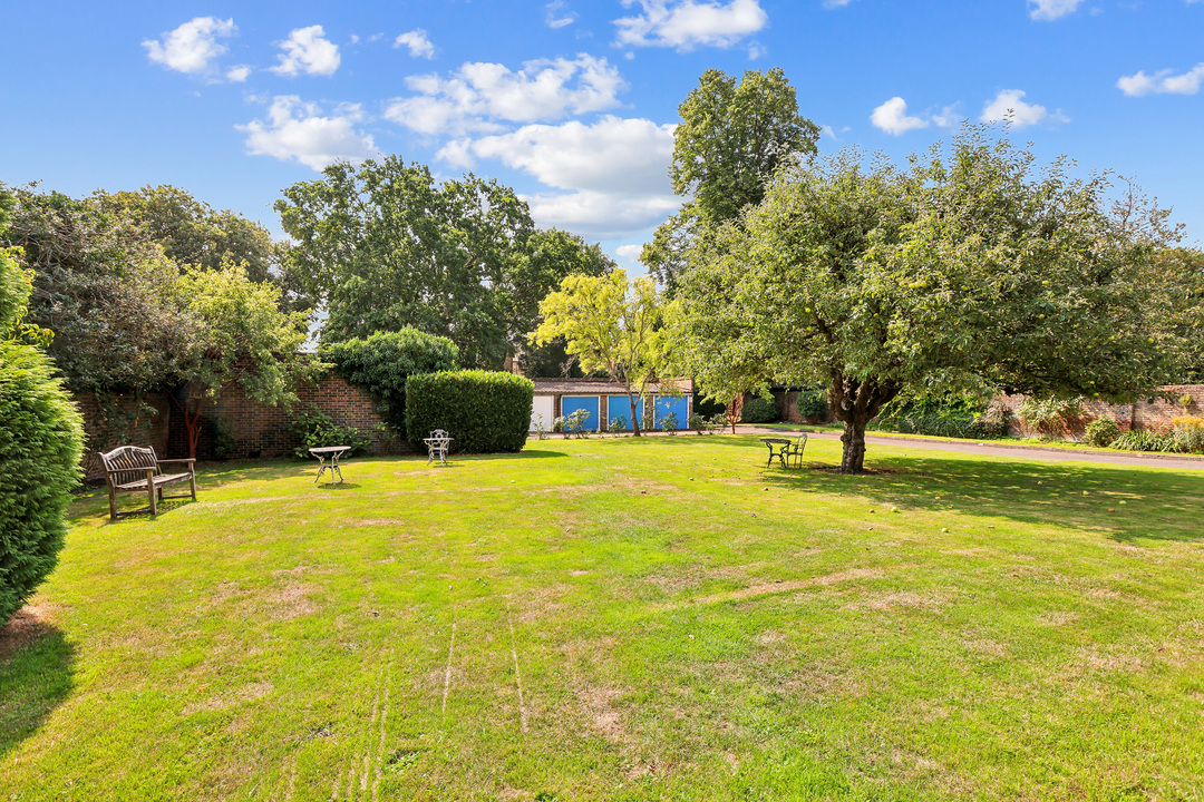 2 bed apartment to rent in Sutton Court, Grange Road, Ealing, London, W5  - Property Image 5