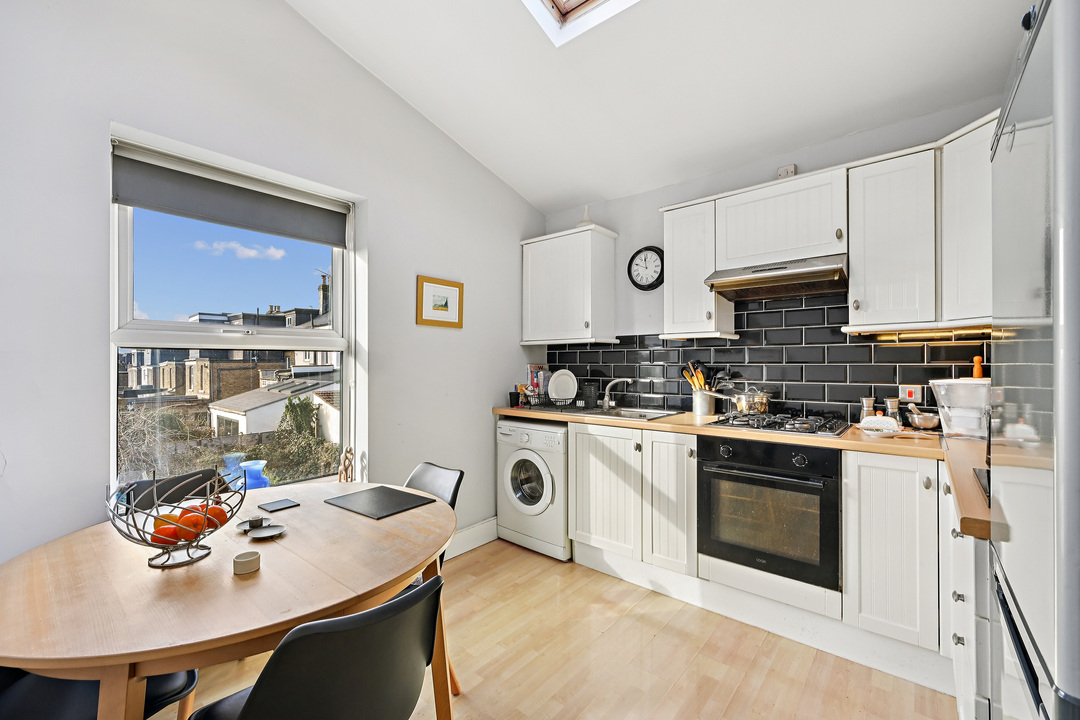 2 bed apartment for sale in Boston Road, Hanwell, London, W7  - Property Image 3