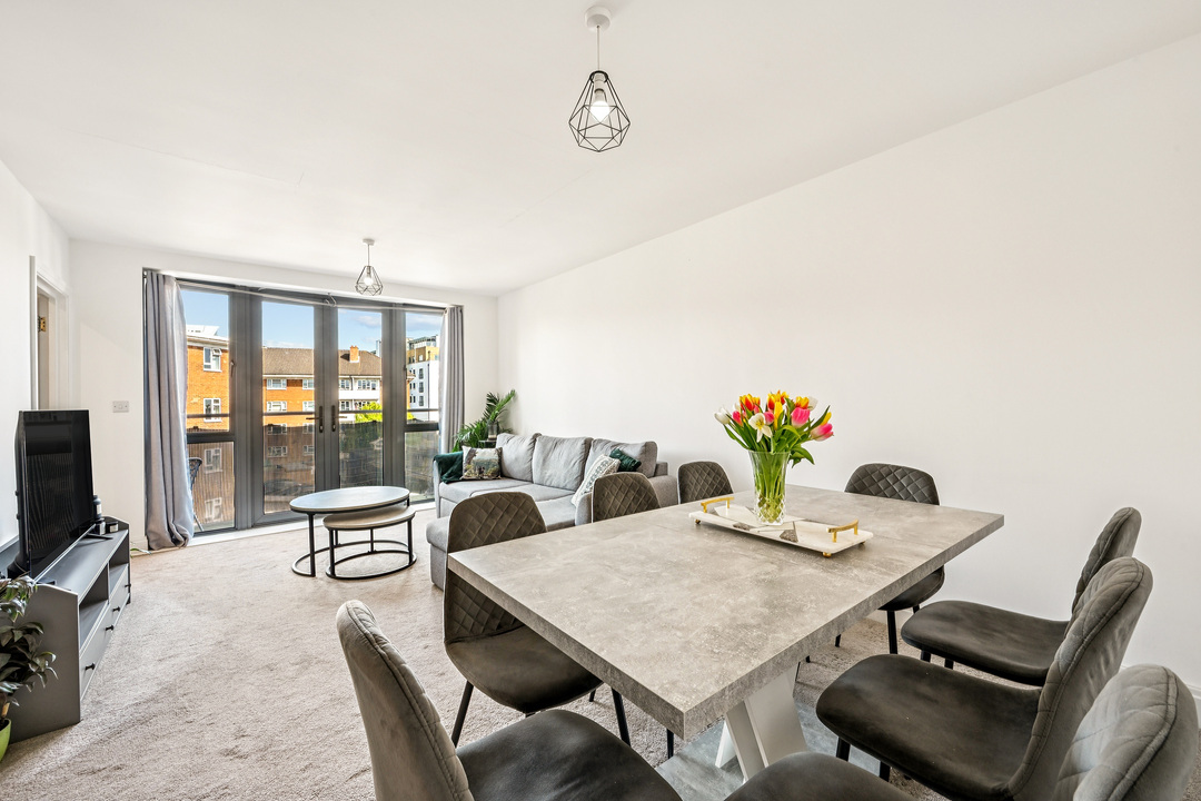 2 bed apartment for sale in Hartington Road, Ealing, London, W13 - Property Image 1