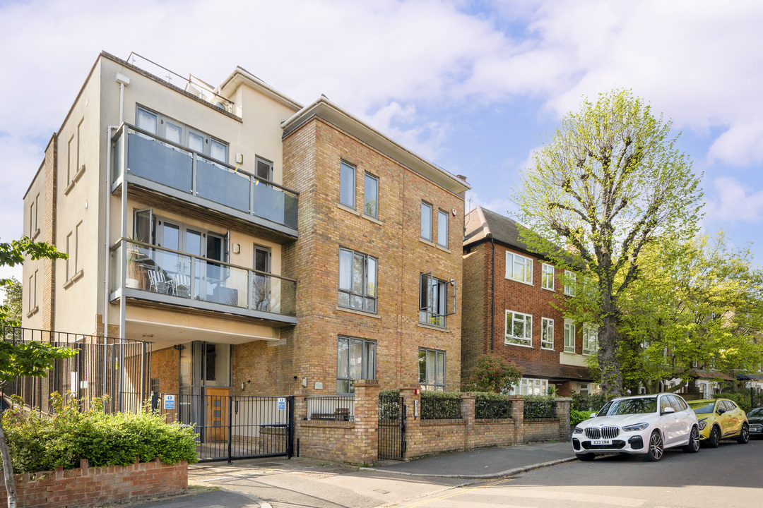 2 bed apartment for sale in Hartington Road, Ealing, London, W13