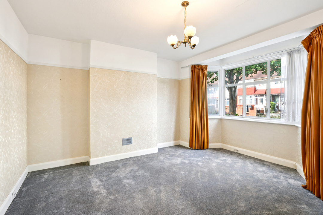 3 bed terraced house for sale in Princes Avenue, Acton, London, W3  - Property Image 2