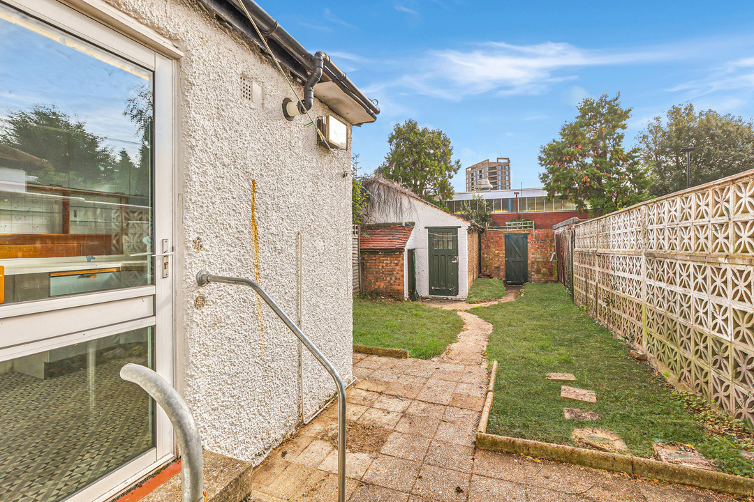 3 bed terraced house for sale in Princes Avenue, Acton, London, W3  - Property Image 12