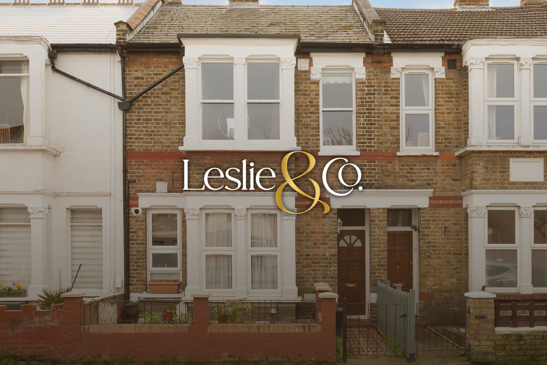 2 bed apartment for sale in Darwin Road, Ealing, London, W5