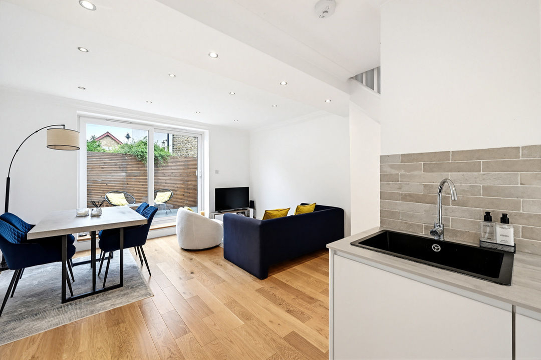 2 bed semi-detached house for sale in Bishops Road, Hanwell, London, W7  - Property Image 4